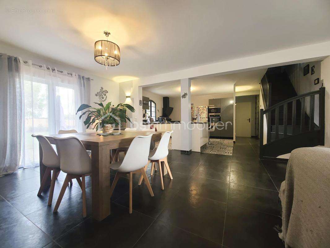 Maison à EVRY-GREGY-SUR-YERRE