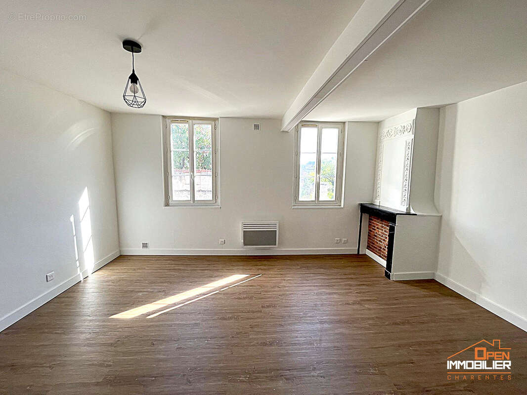 Appartement à HIERSAC