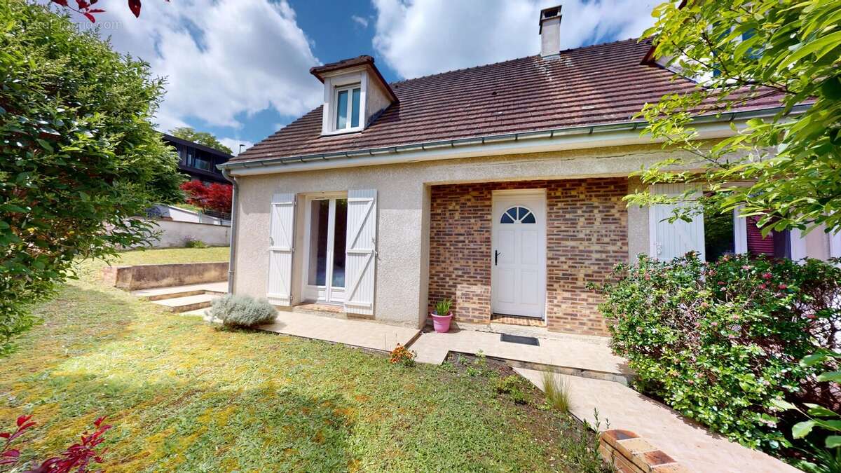 Maison à COUBRON