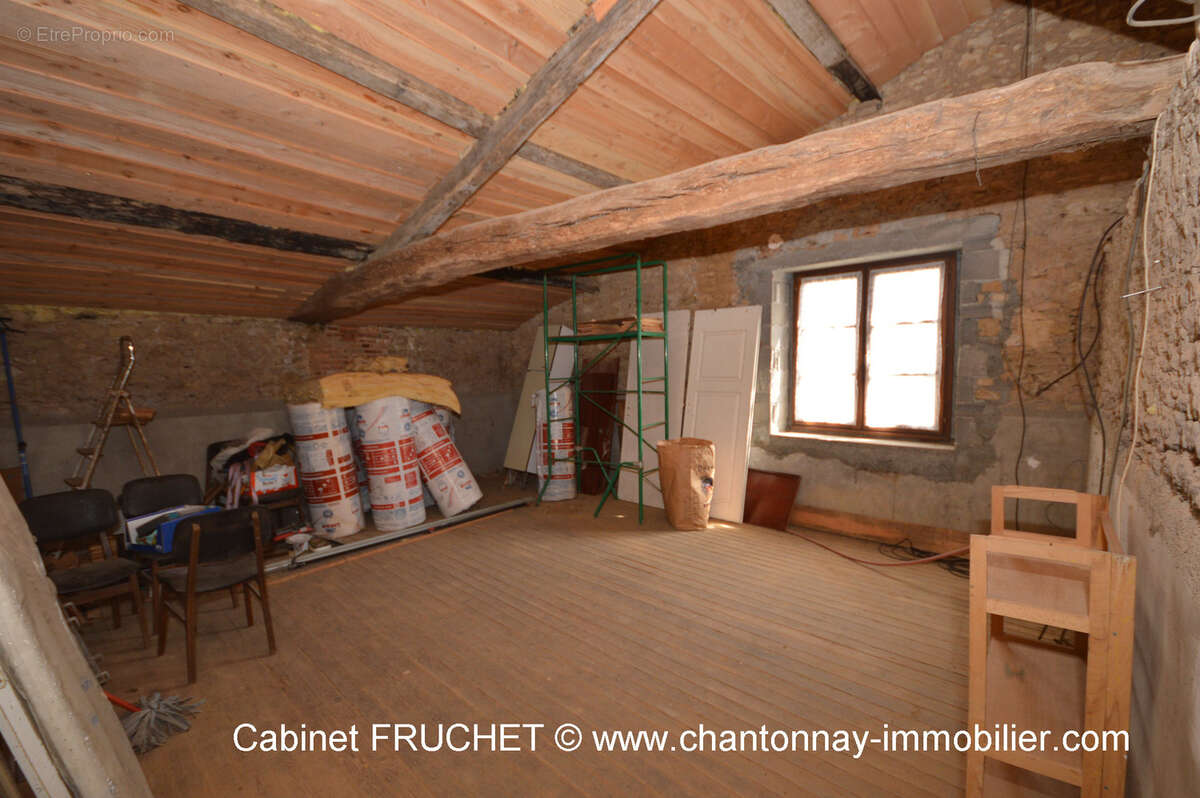 Maison à BAZOGES-EN-PAREDS