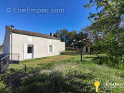 Maison à BRIE-SOUS-MORTAGNE