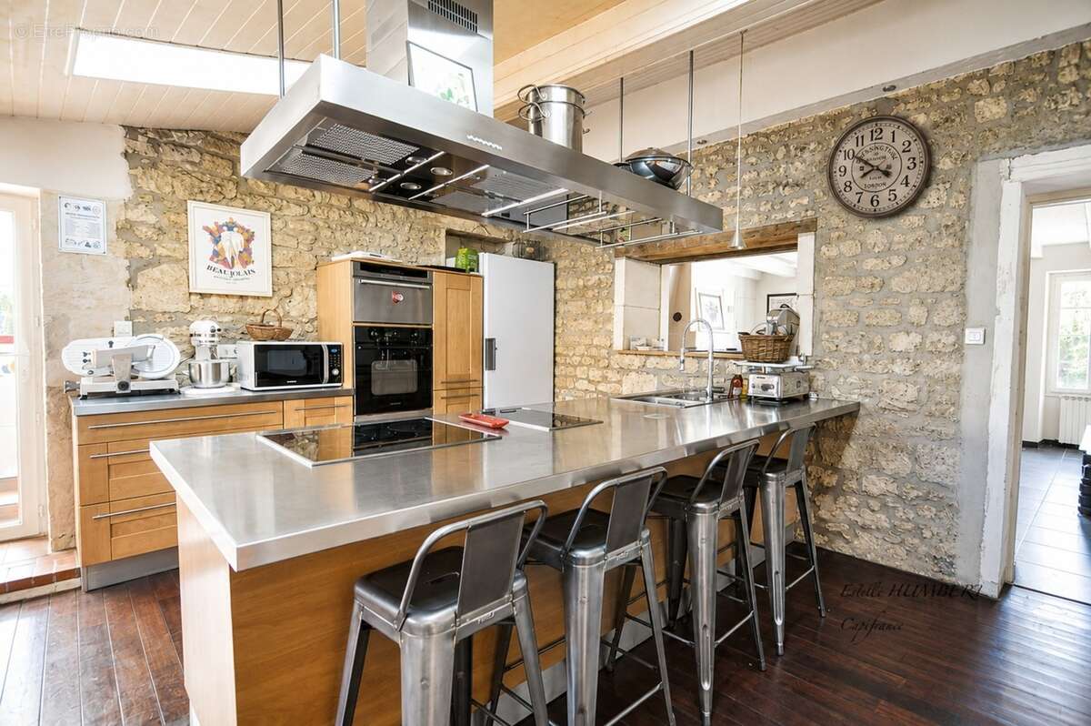 Maison de caractère-4ch+bur-à 500m de Fontenay (85) - photo 3