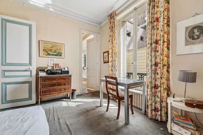 Appartement à PARIS-7E