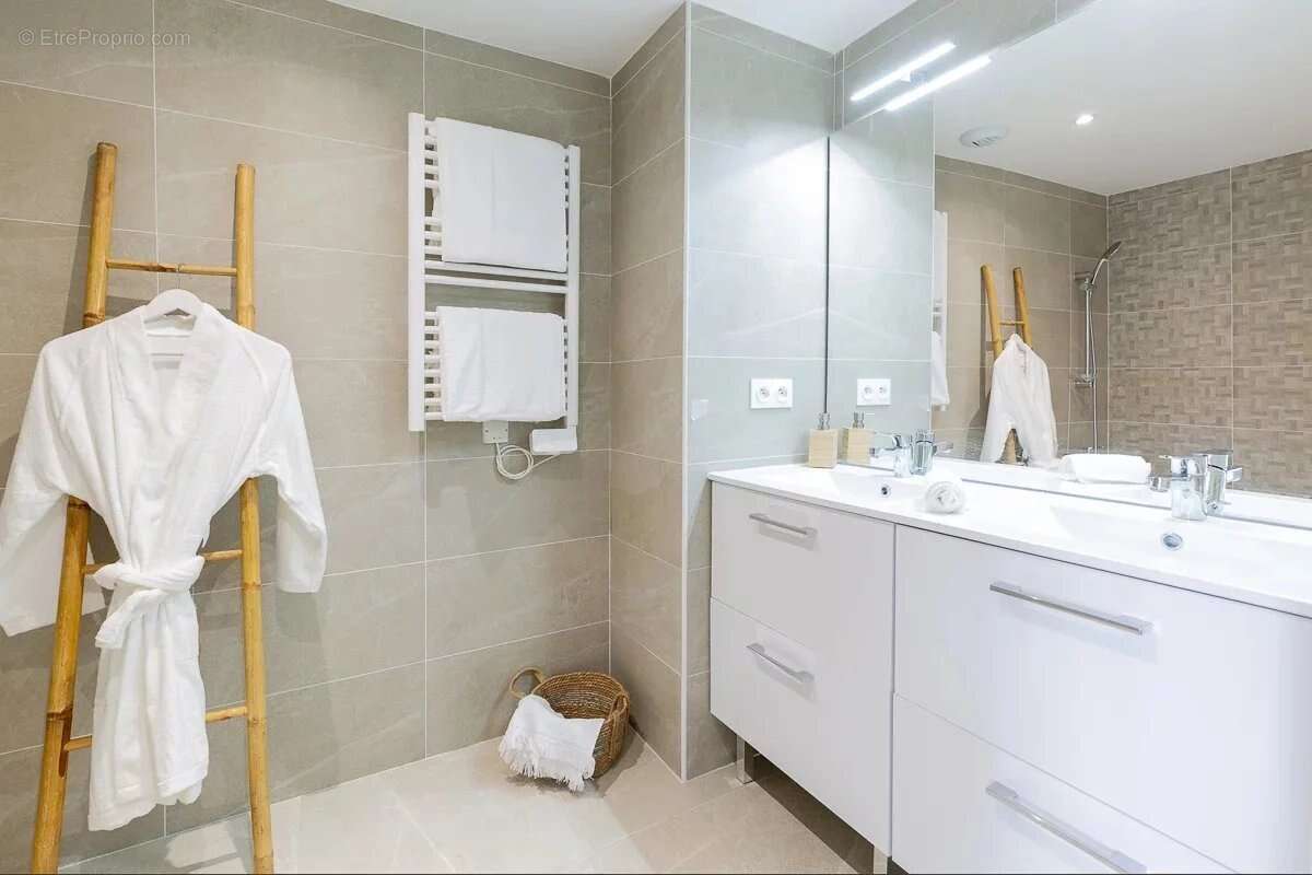 Appartement à MOUANS-SARTOUX