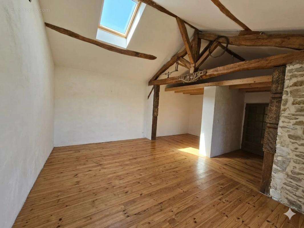 Maison à DOUVILLE