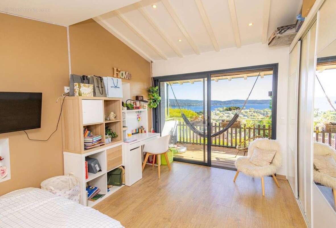 Maison 318 m² à Cavalaire-Sur-Mer  - photo 9