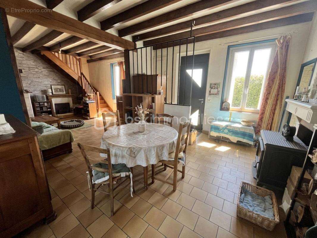Coup de cœur : maison de 1940 en lisière de forêt, à deux pas d’un étang, sur 8 931m² de terrain avec dépendances - photo 3
