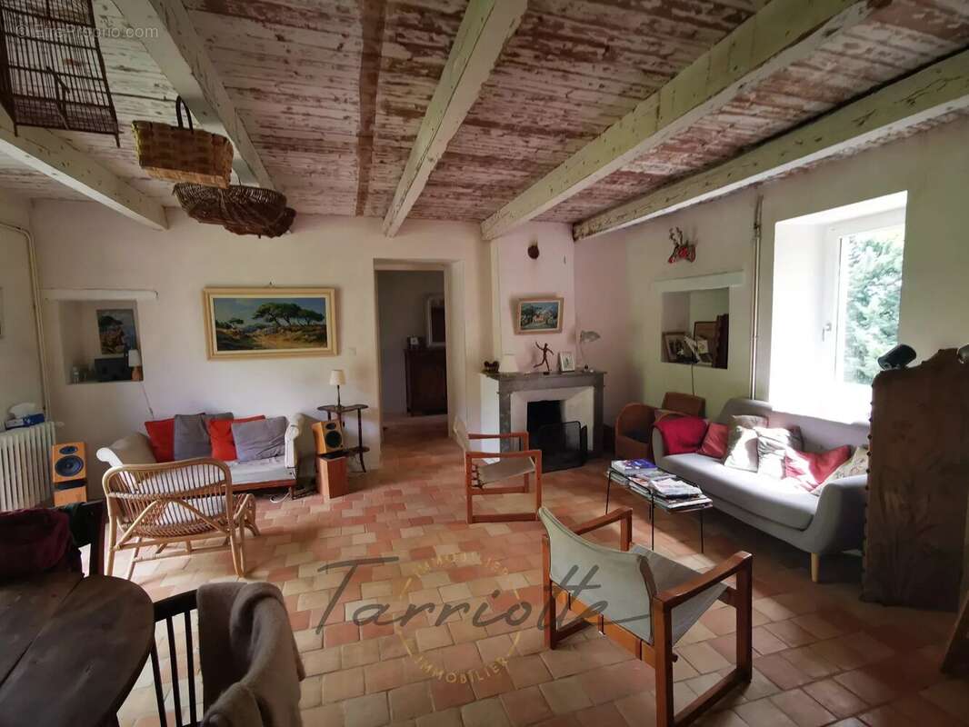Maison à ALBA-LA-ROMAINE