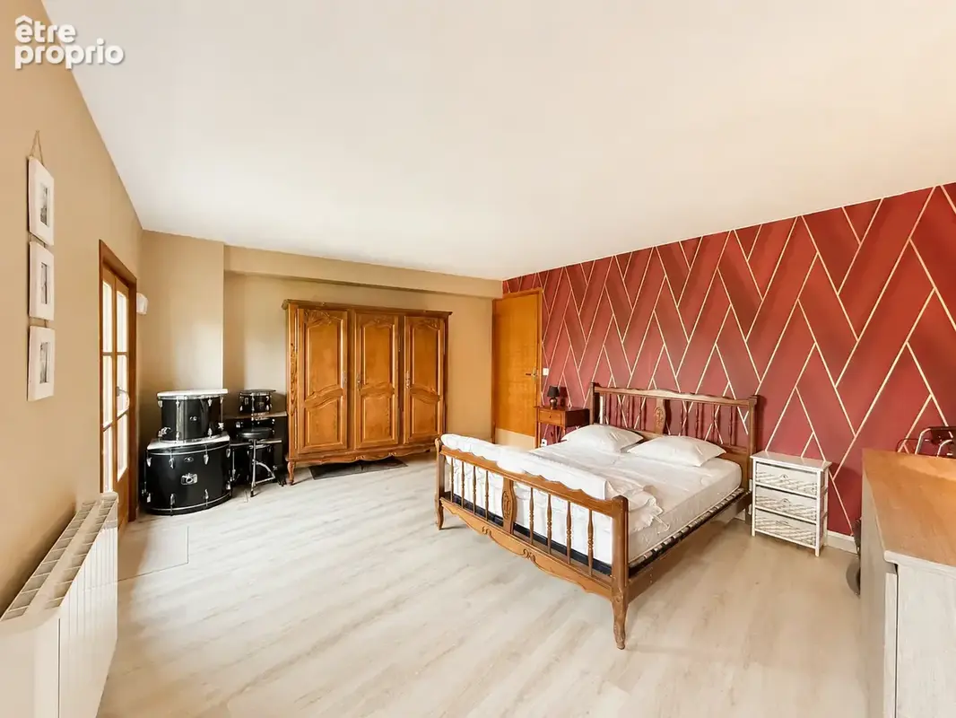 Propriété historique 312 m2 élevée sur caves voûtées, garage et plus de 1 000 m2 de terrain - photo 17