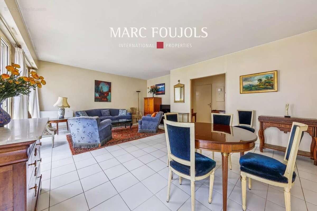 Appartement à PARIS-16E