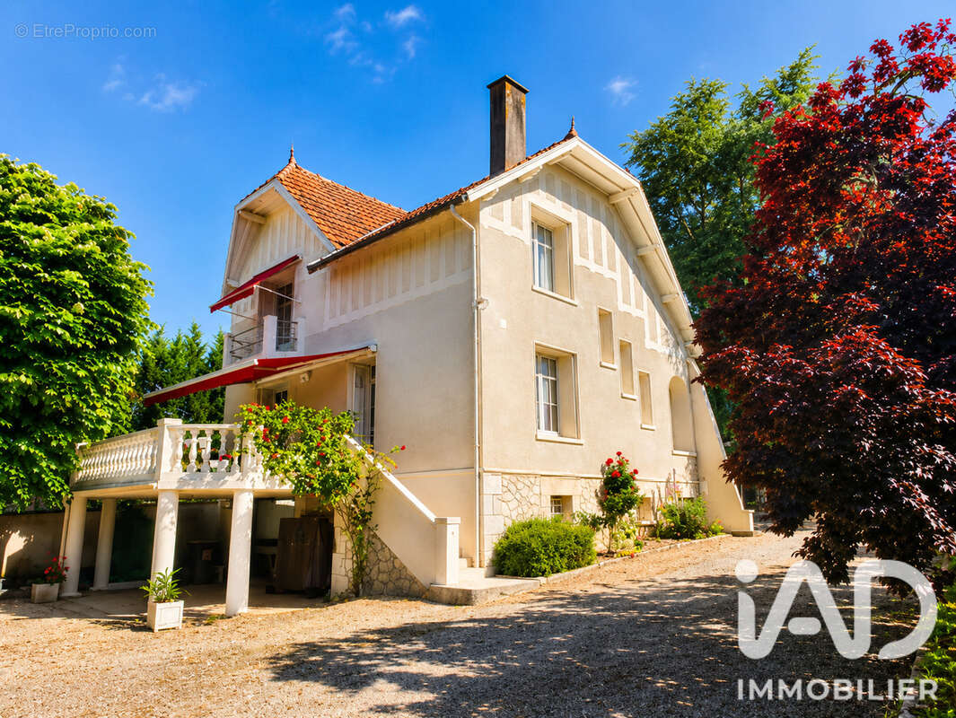 Maison 180 m² à Aiffres  - photo 2