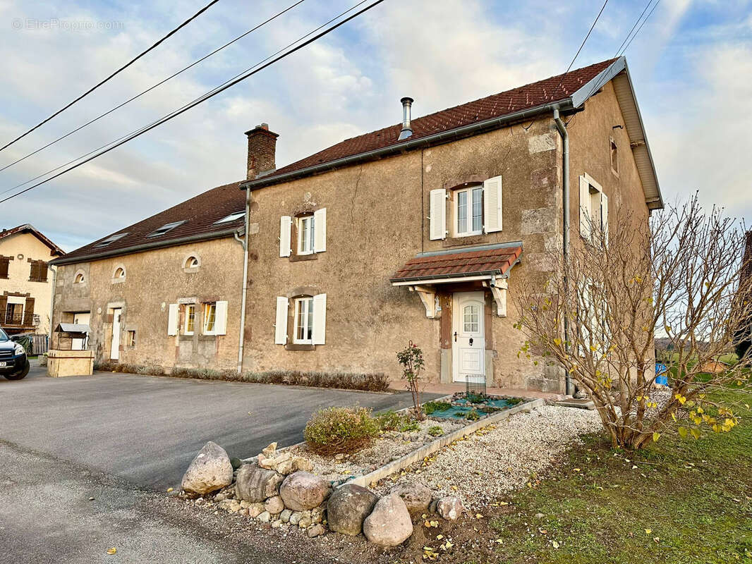 Maison à LA NEUVELLE-LES-LURE