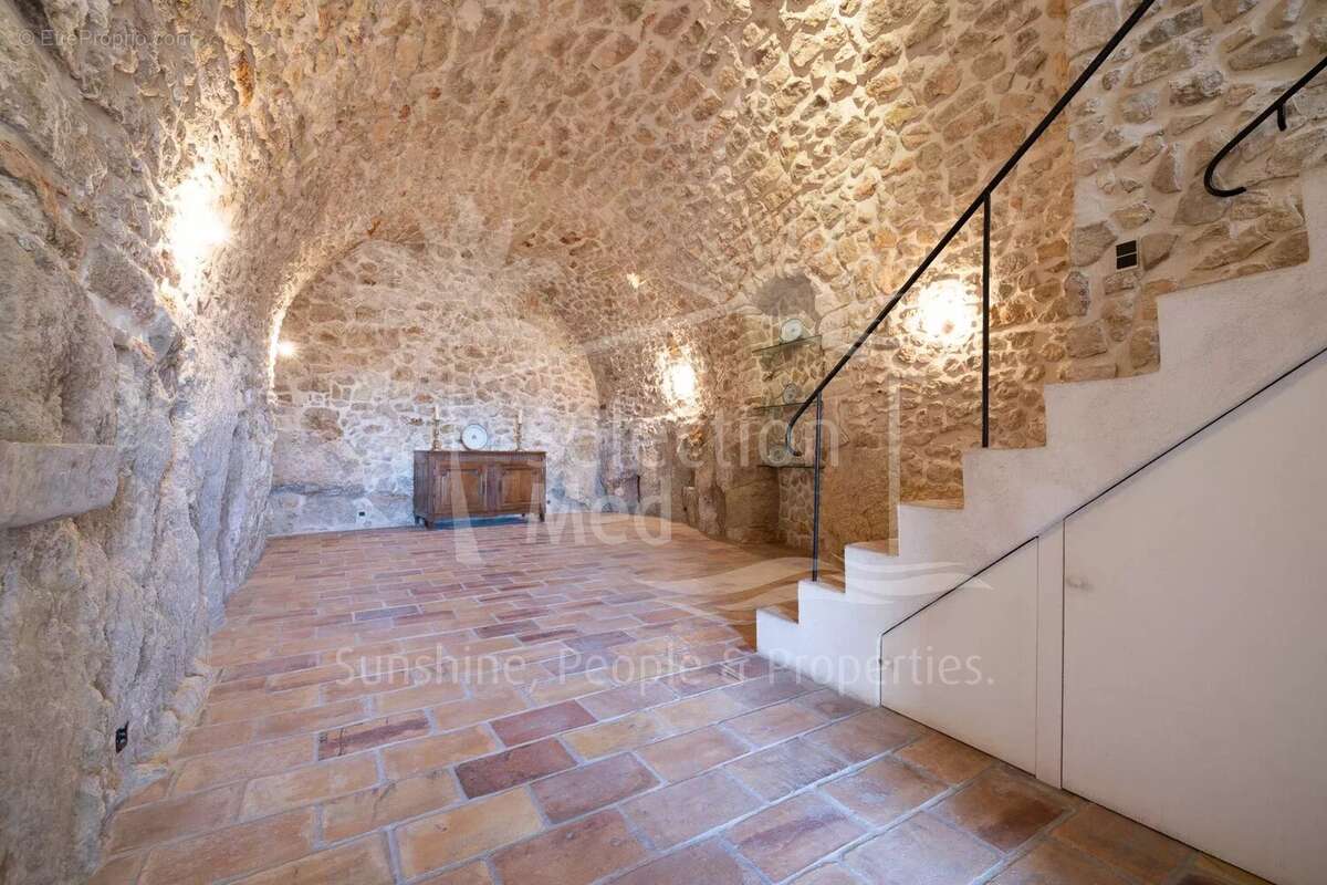 Appartement à CHATEAUNEUF-GRASSE