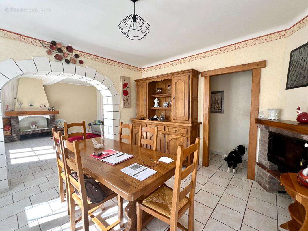 Maison à AREINES