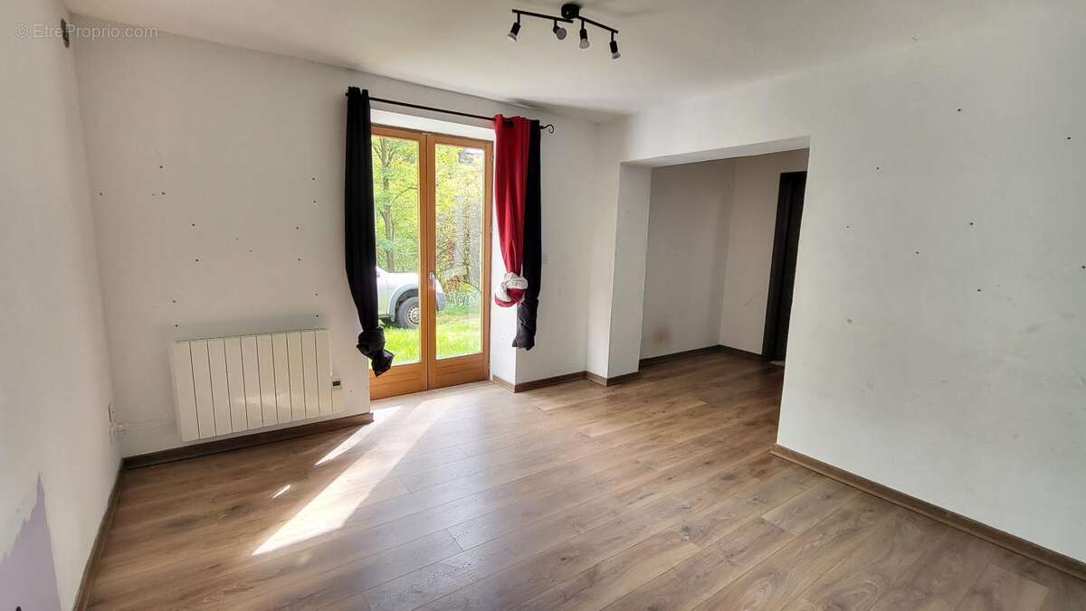 Maison à SAINT-MELANY