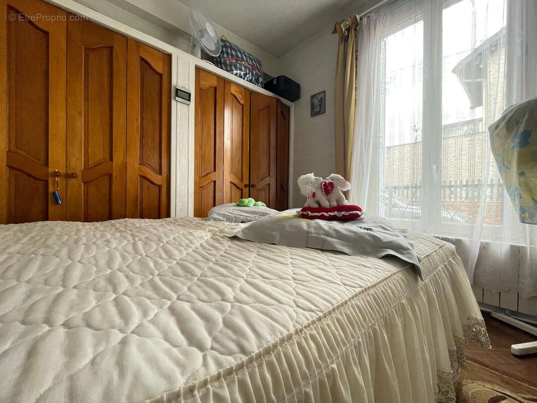 Appartement à LES PAVILLONS-SOUS-BOIS