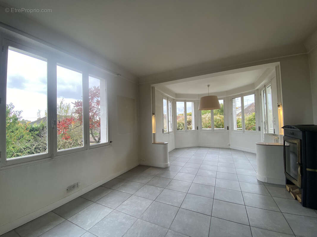 Maison à SAINT-JULIEN-LES-VILLAS