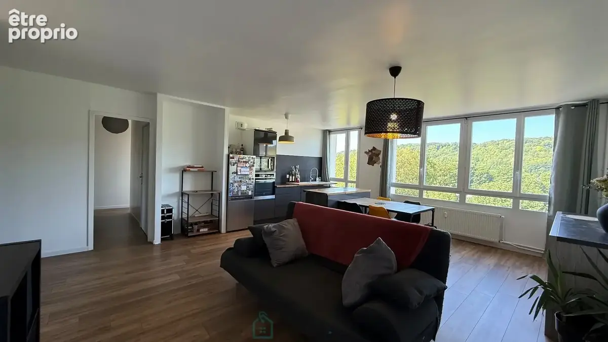COUP DE CUR  Appartement 4 pièces entièrement rénové, lumineux, avec balcon et parking - photo 3