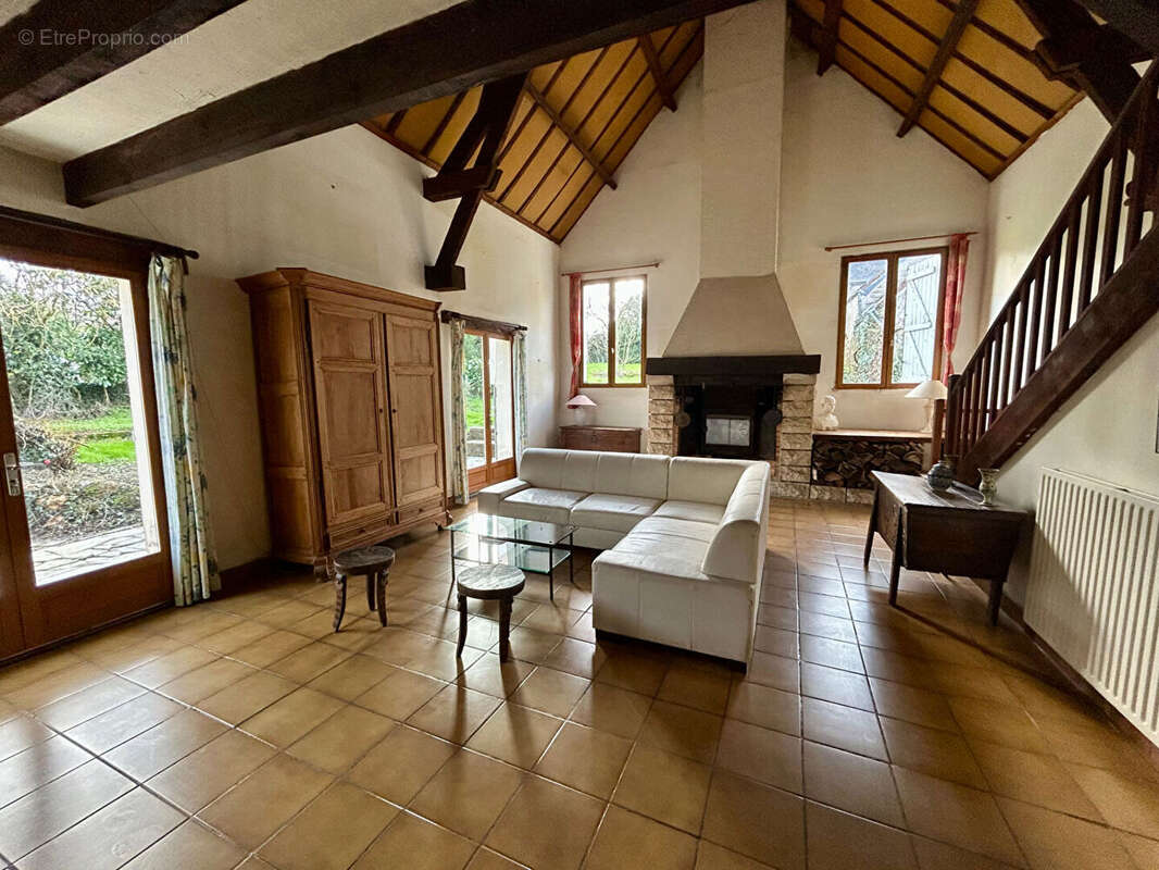 Maison à REUGNY