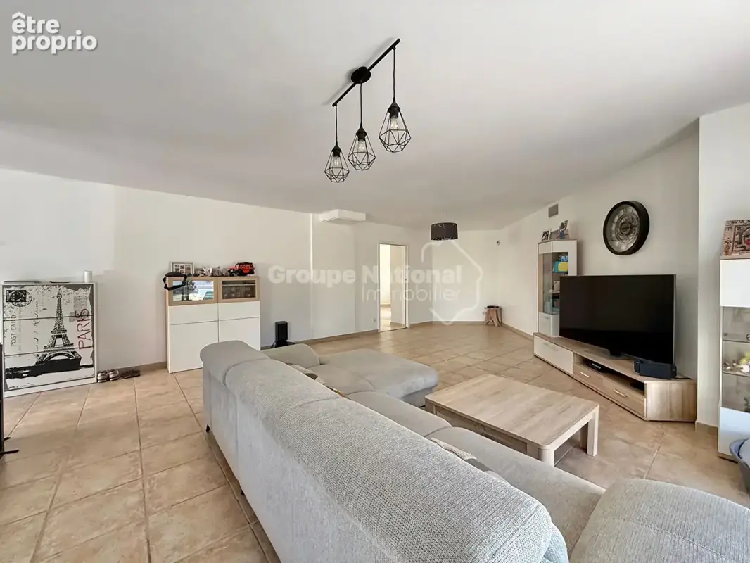 Villa contemporaine avec piscine sur grand terrain arboré, Montfrin - photo 2