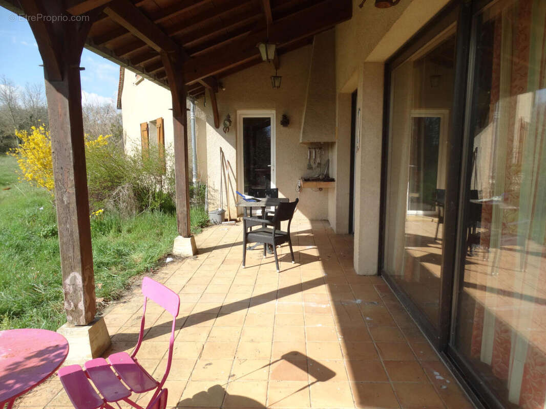 Terrasse - Maison à LABASTIDE-MURAT