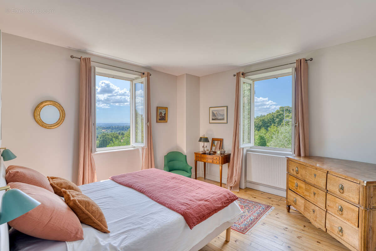 Propriété 10 pièces - 6 chambres avec vue panoramique et piscine à débordement - photo 8