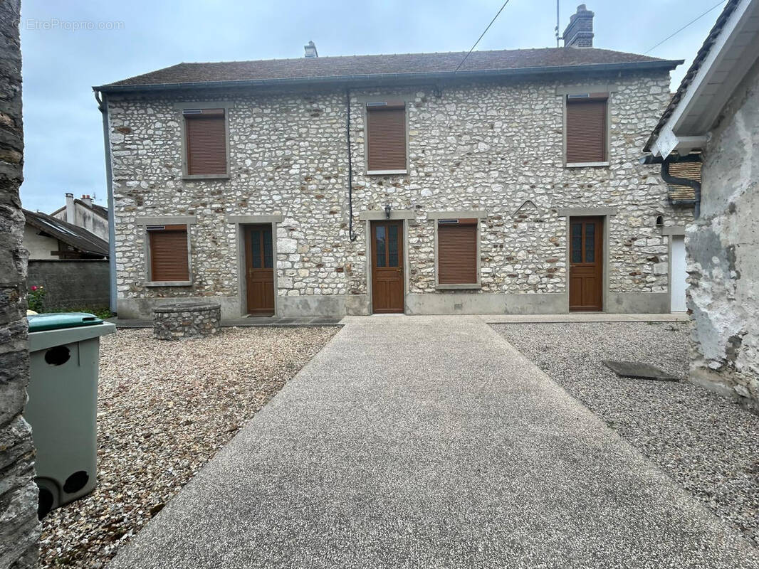 Maison à DAMMARTIN-EN-SERVE