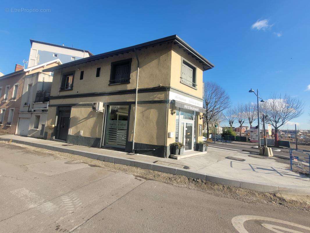 Immeuble de rapport - Villeurbanne / Roger Planchon - photo 2