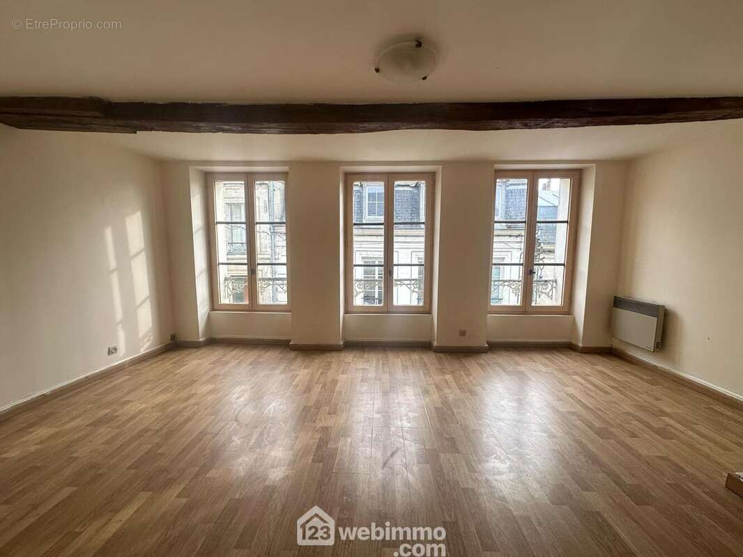 La première chambre de 16 m² - Appartement à LAON
