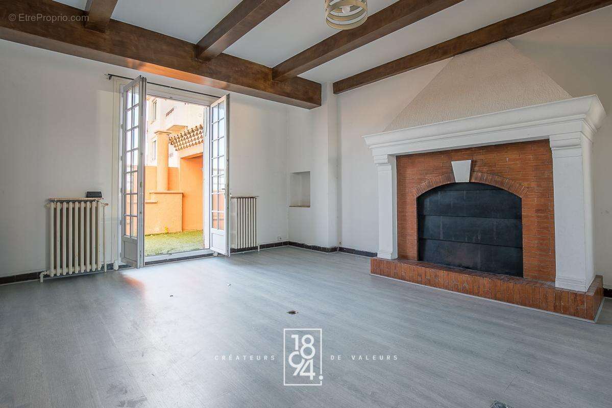 Appartement à MARSEILLE-5E