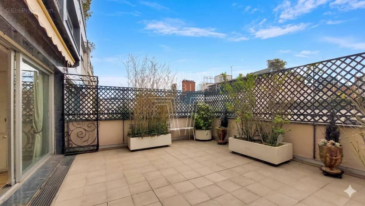 Appartement à PARIS-16E