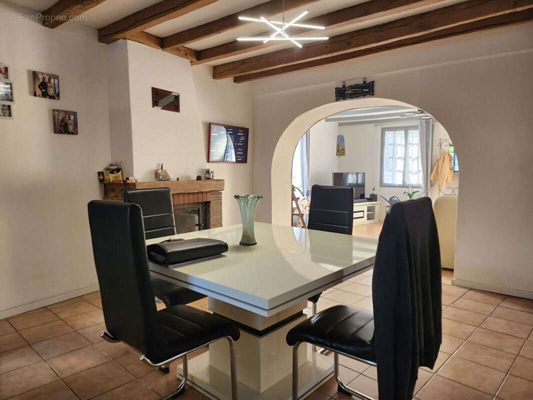 56409404d.jpg - Maison à BERTHECOURT