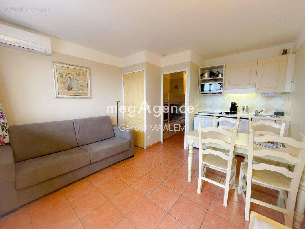Appartement à ROQUEBRUNE-SUR-ARGENS