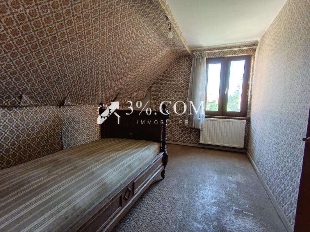 Maison des annees 1950  de 105m2 a renover avec dependances - photo 11