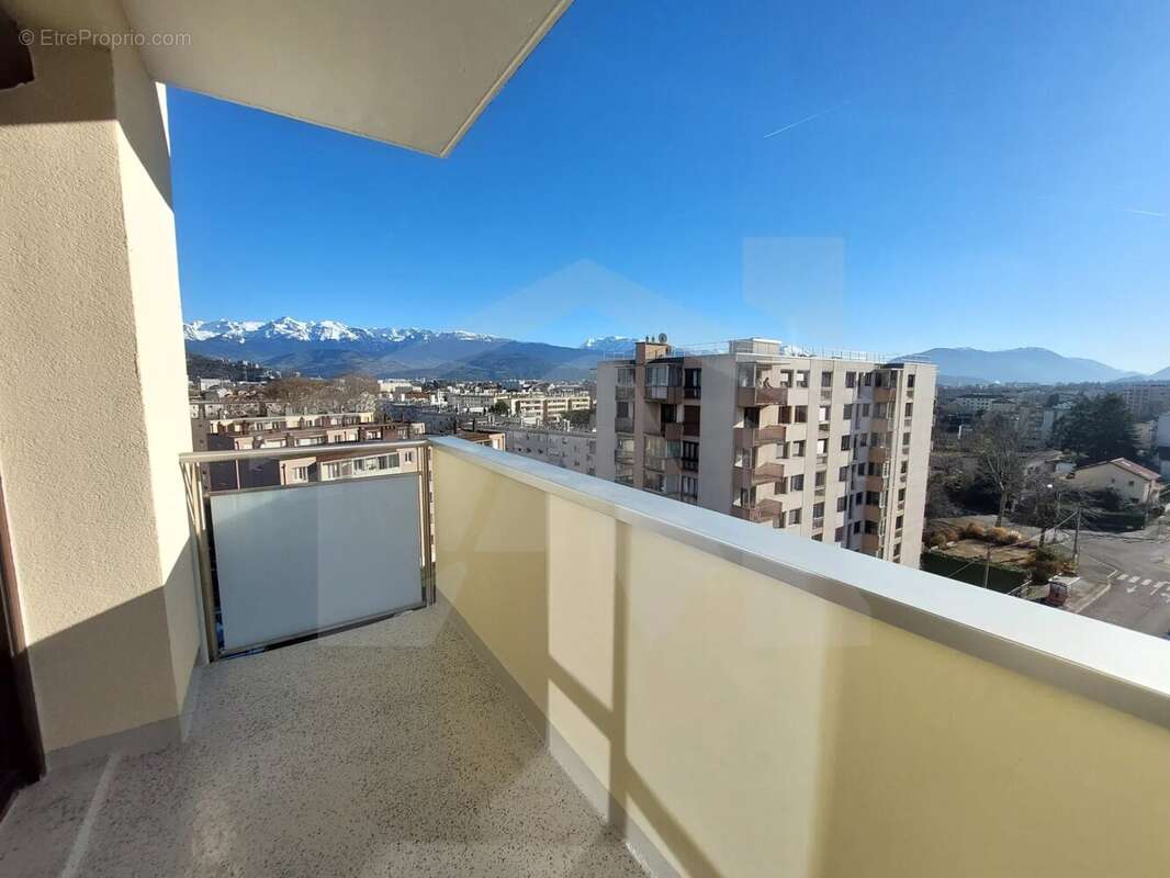 Appartement à FONTAINE