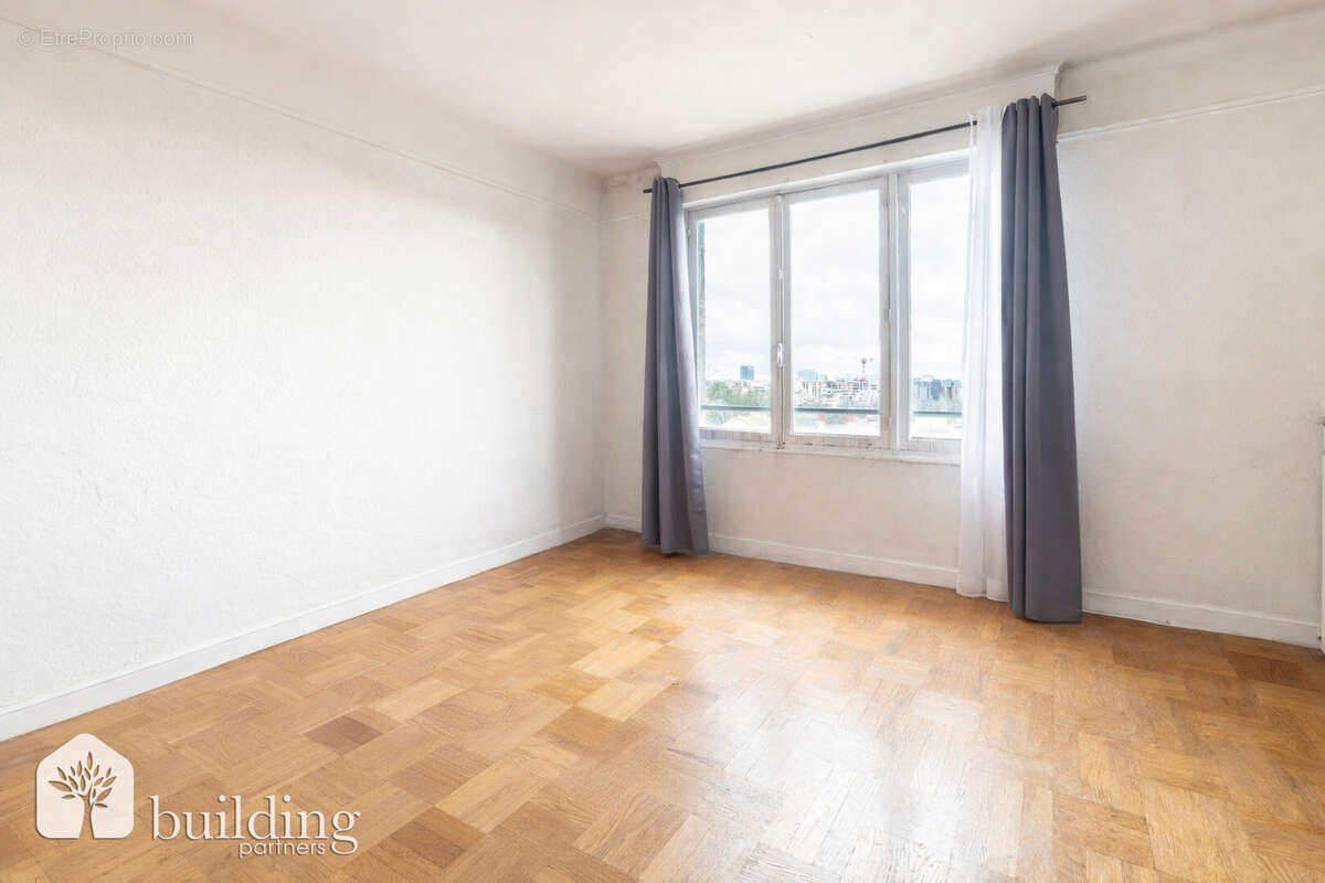 Appartement à COURBEVOIE