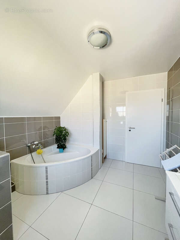 NIEDERHAUSBERGEN   COUP DE CŒUR ! Maison contemporaine 4/5 pièces   121 m2   Jardin   Terrasses   Garage doubl - photo 18
