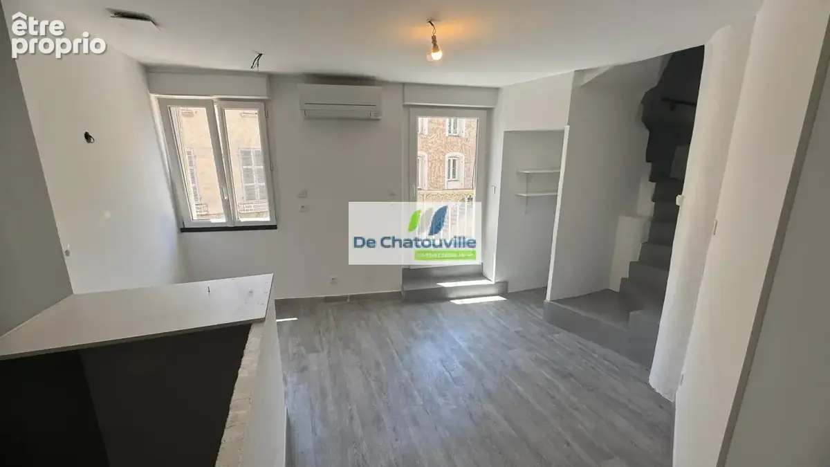 Cuges-les-pins centre   103 m2   commerce + logement - photo 3