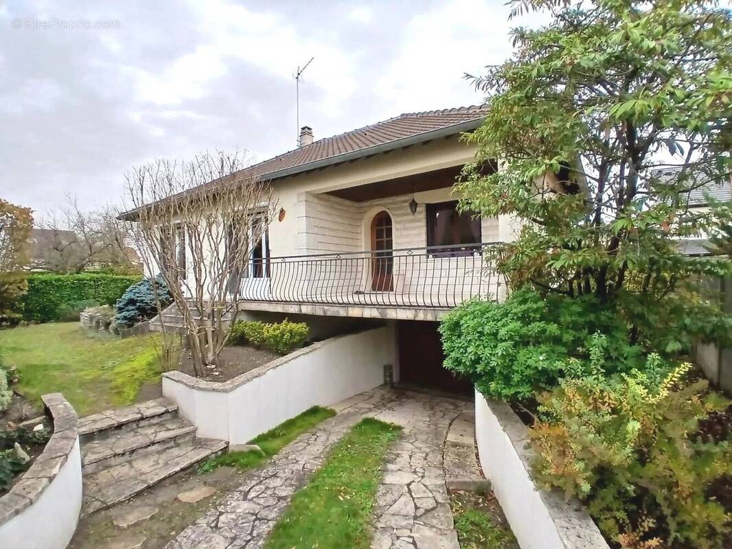 Maison à SARTROUVILLE