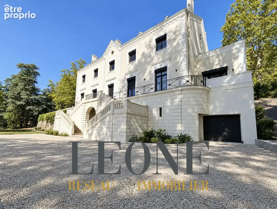 T3 d'exception au Château de la Roche avec jardin privatif de 350 m2 - photo 1