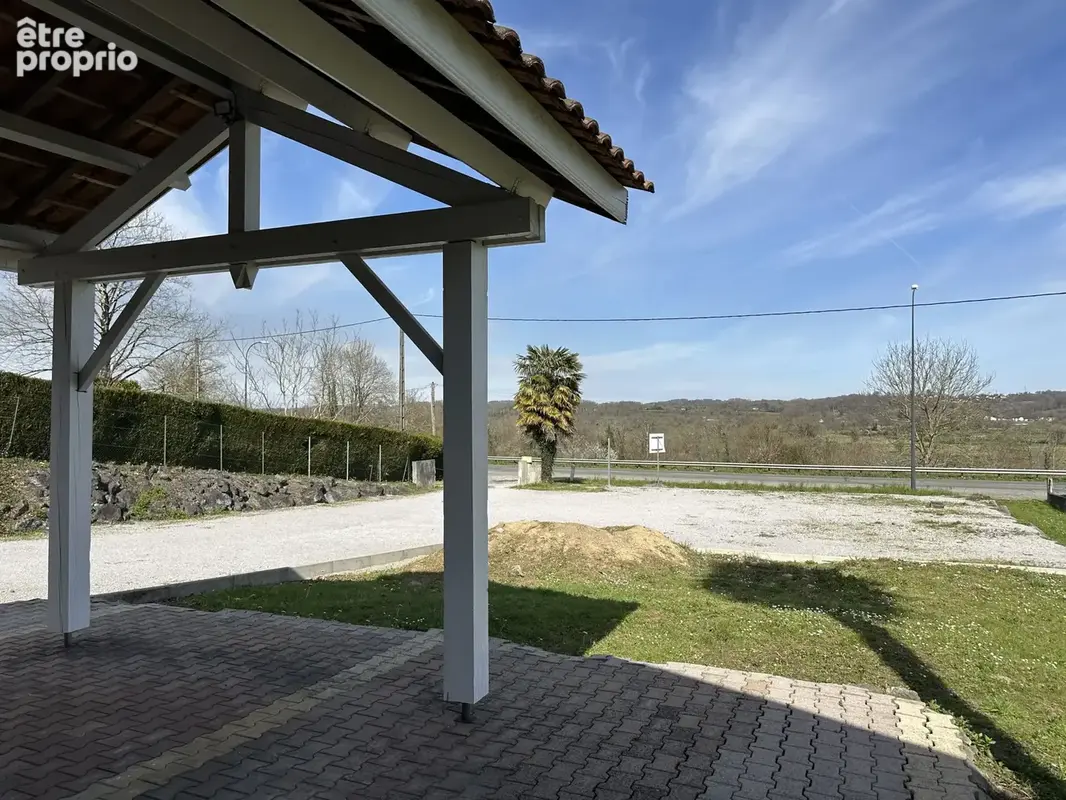 Bâtiment professionnel de 197 m2 au total environ, à 5 minutes du centre ville d'Oloron Sainte Marie - photo 2