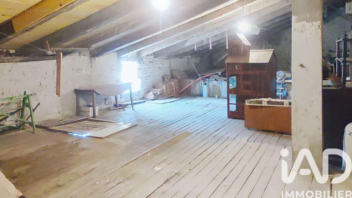 Maison 170 m² à Thaire  - photo 8