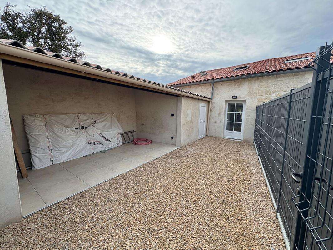 Maison à MAGNAC-SUR-TOUVRE