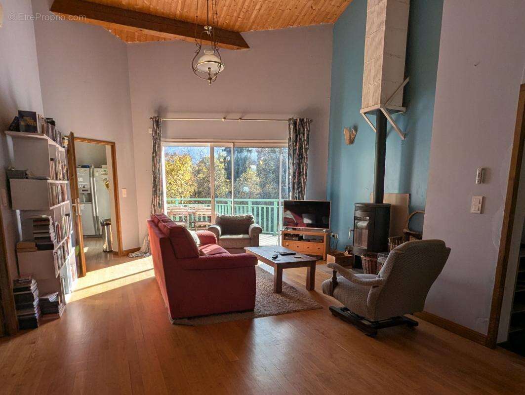 Maison à SAINT-PIERRE-DE-RIVIERE