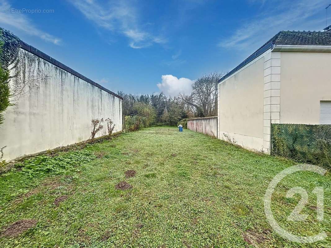 Terrain à MALAY-LE-GRAND