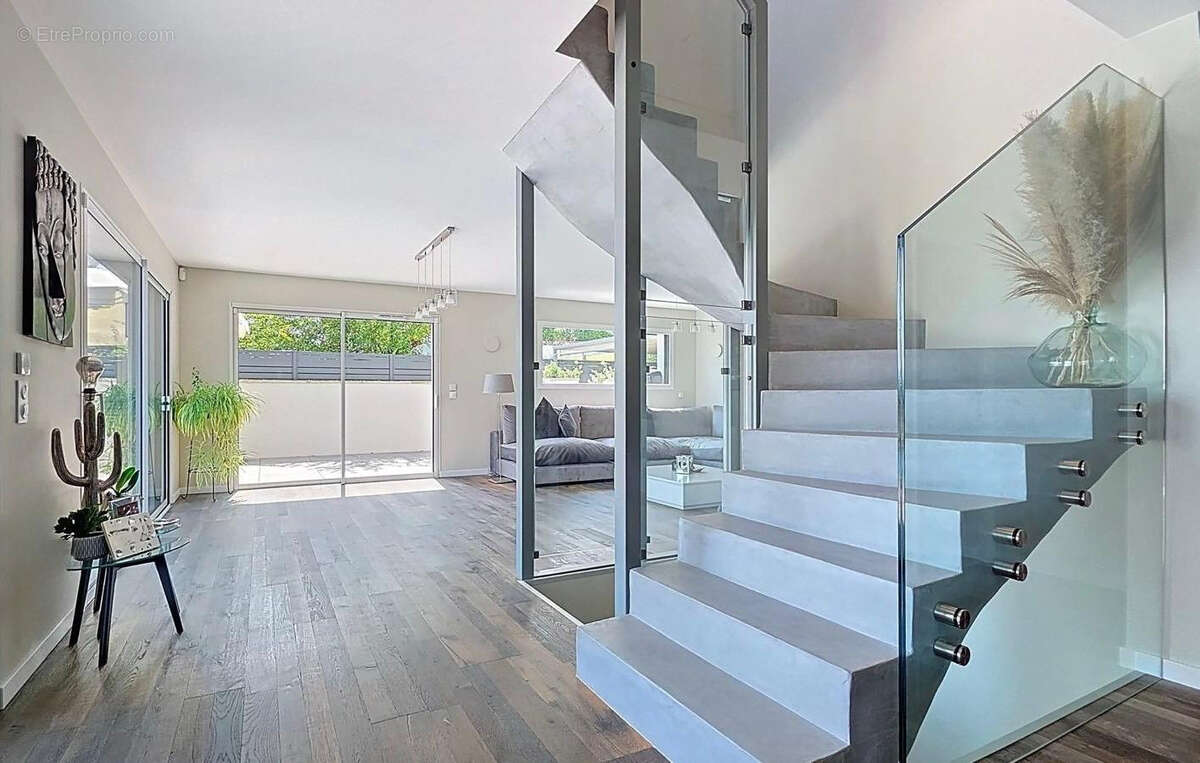 Maison à DIVONNE-LES-BAINS