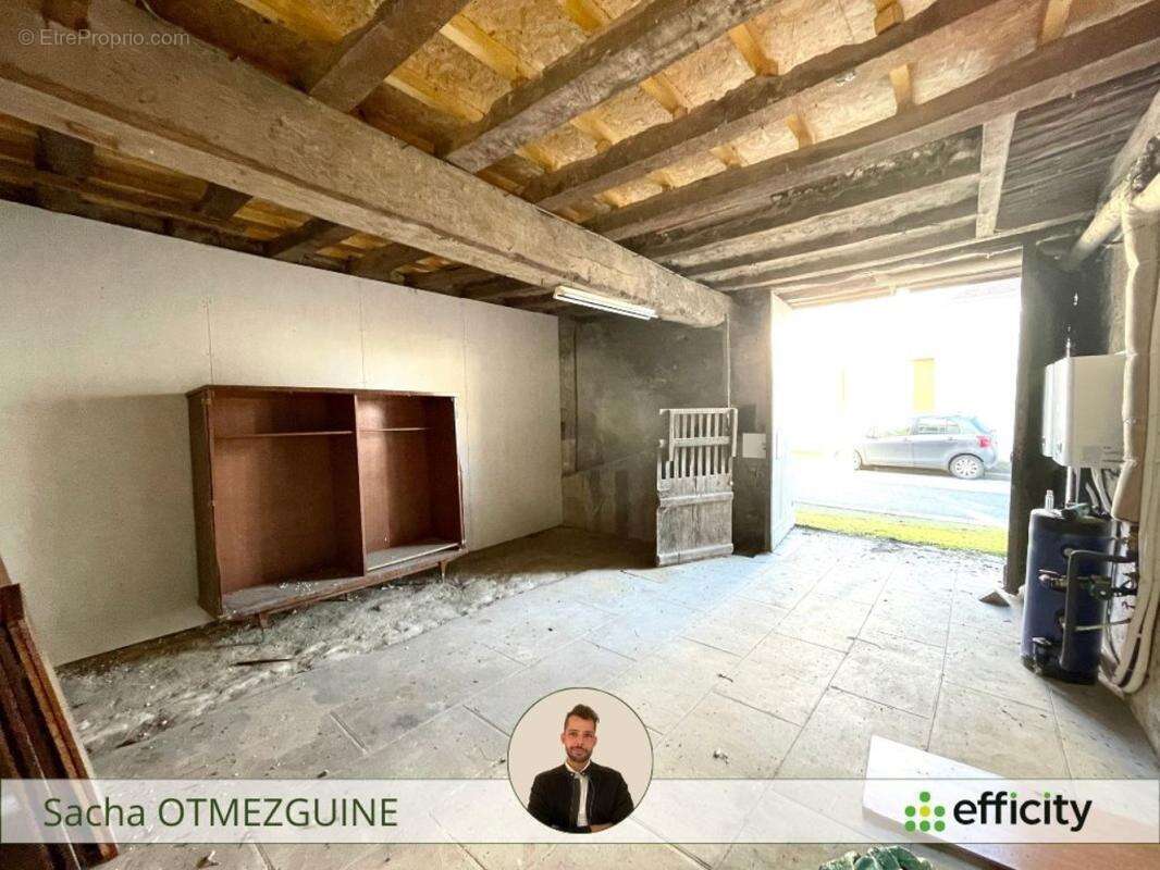 Maison à AZAY-LE-FERRON