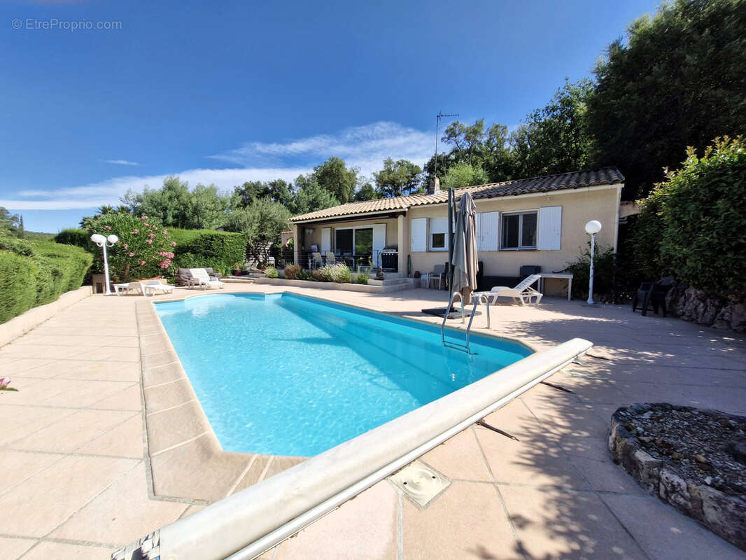 Maison à BAGNOLS-EN-FORET