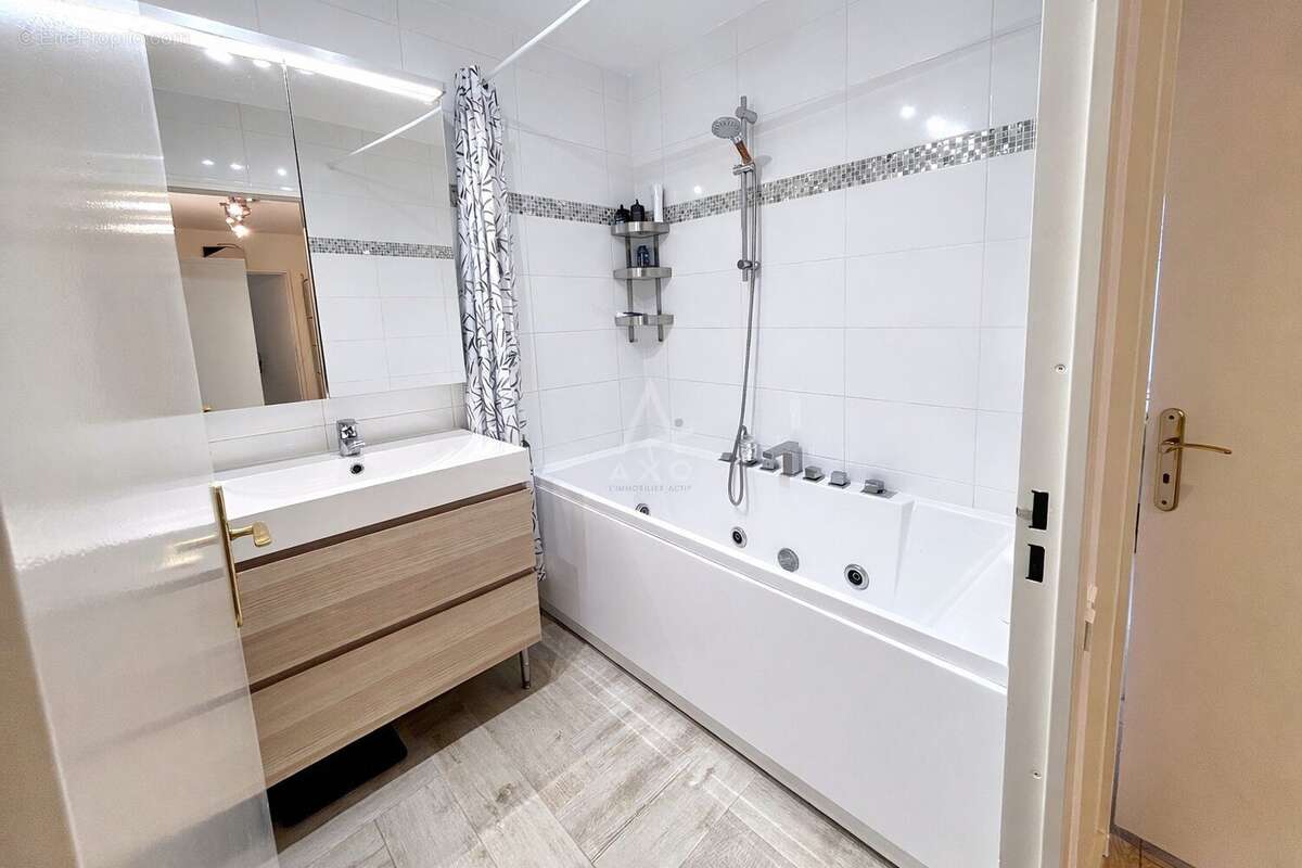 Appartement à COURBEVOIE