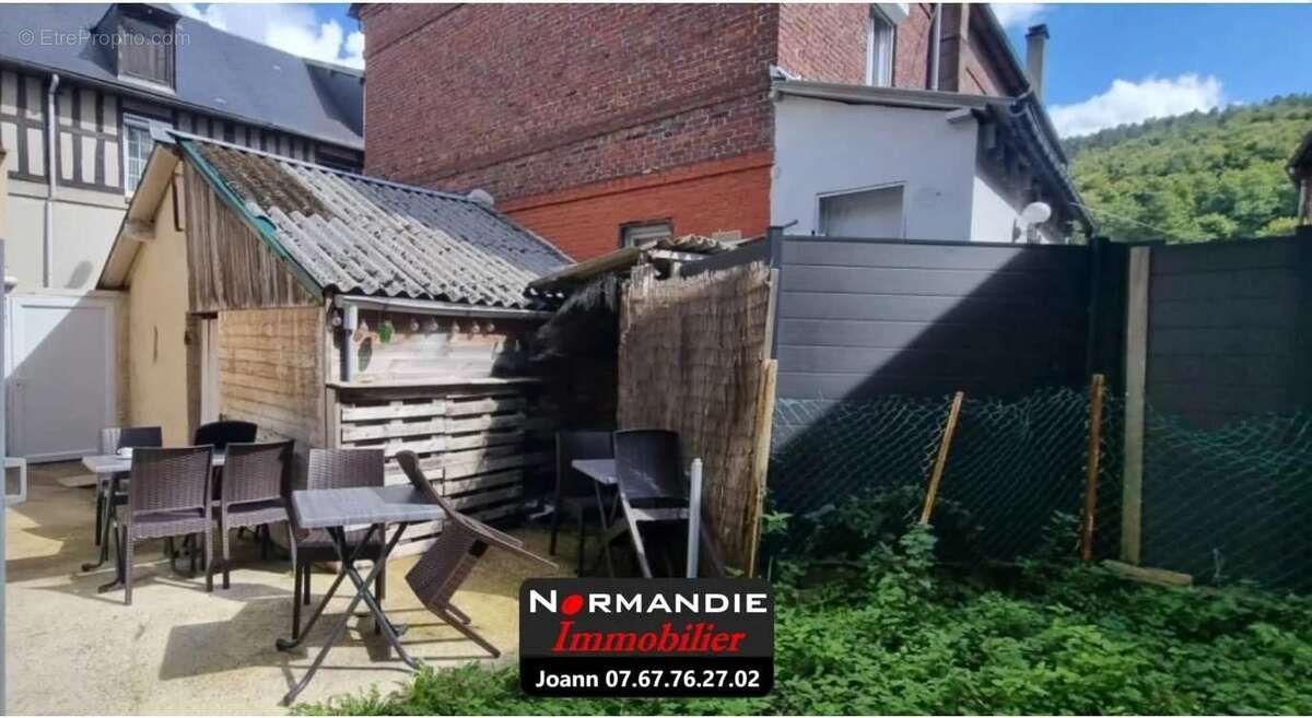 Commerce à MALAUNAY